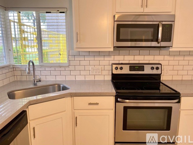 4232 N 32nd St 1 Bed Apartment for Rent - Photo Gallery 6