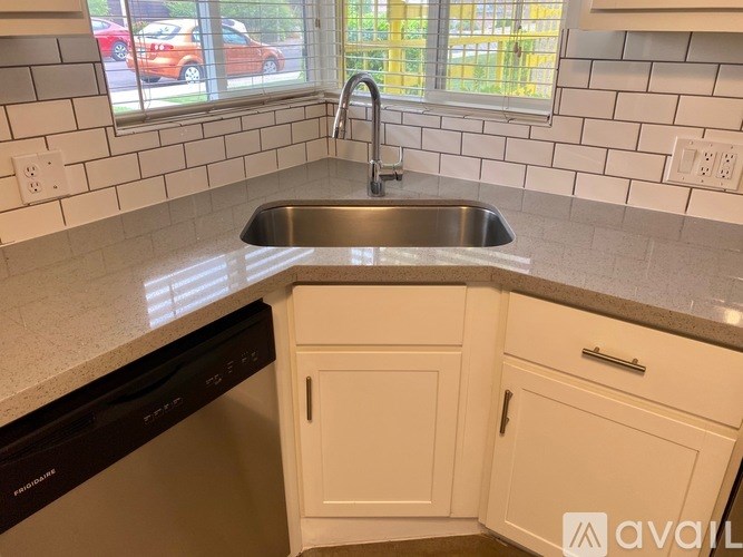 4232 N 32nd St 1 Bed Apartment for Rent - Photo Gallery 7