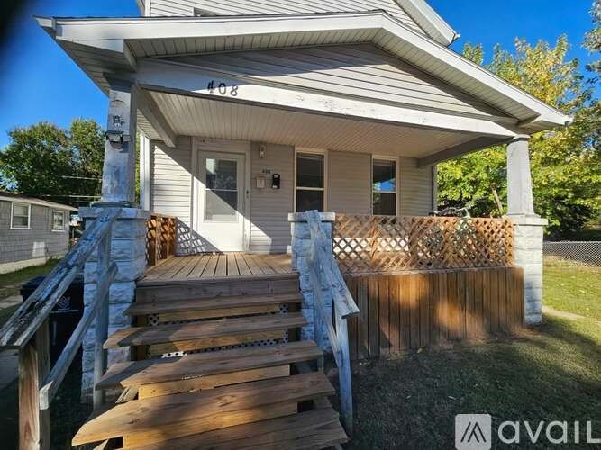 A house with the number 408 on the front porch.