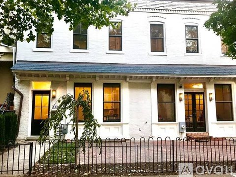 213 11th Street Northeast 4 Beds Single Family Home for Rent - Photo Gallery 2