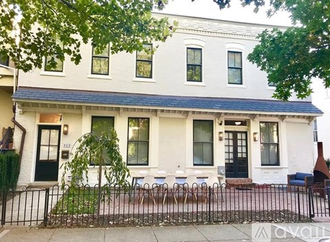 213 11th Street Northeast 4 Beds Single Family Home for Rent - Photo Gallery 3