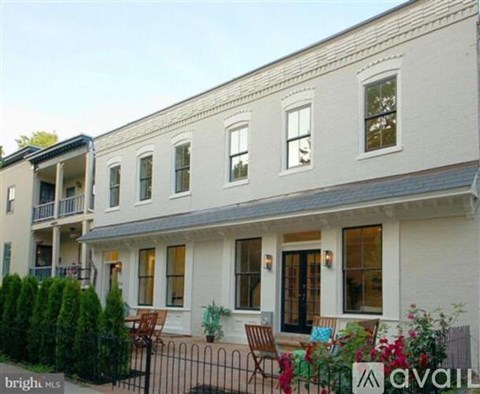 213 11th Street Northeast 4 Beds Single Family Home for Rent - Photo Gallery 4