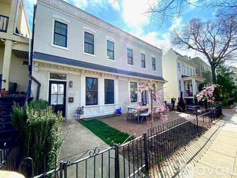 213 11th Street Northeast 4 Beds Single Family Home for Rent - Photo Gallery 5