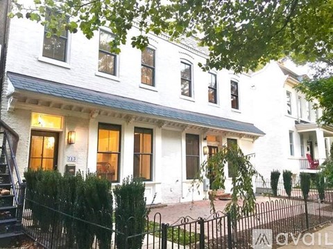 213 11th Street Northeast 4 Beds Single Family Home for Rent - Photo Gallery 8