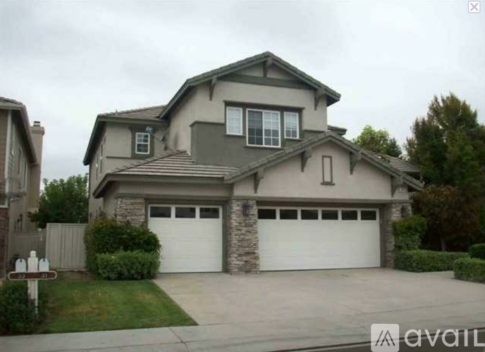 31 Ledgewood Drive 4 Beds Single Family Home for Rent - Photo Gallery 2