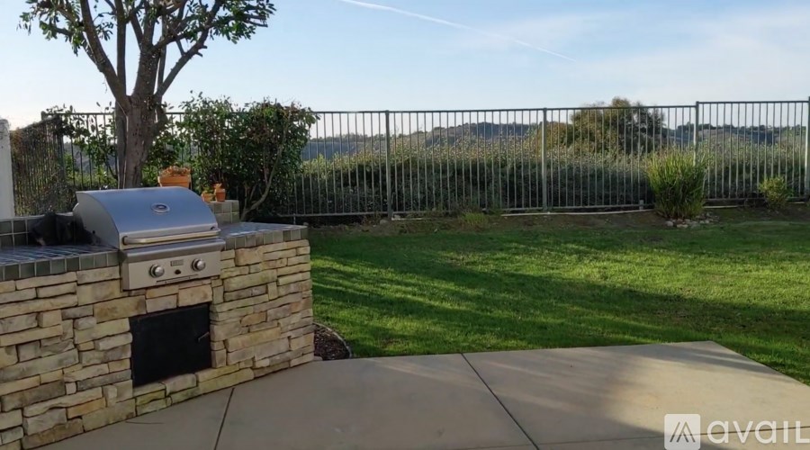 31 Ledgewood Drive 4 Beds Single Family Home for Rent - Photo Gallery 4