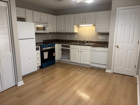 102 Maple Grove Ct 2 Beds House for Rent - Photo Gallery 2