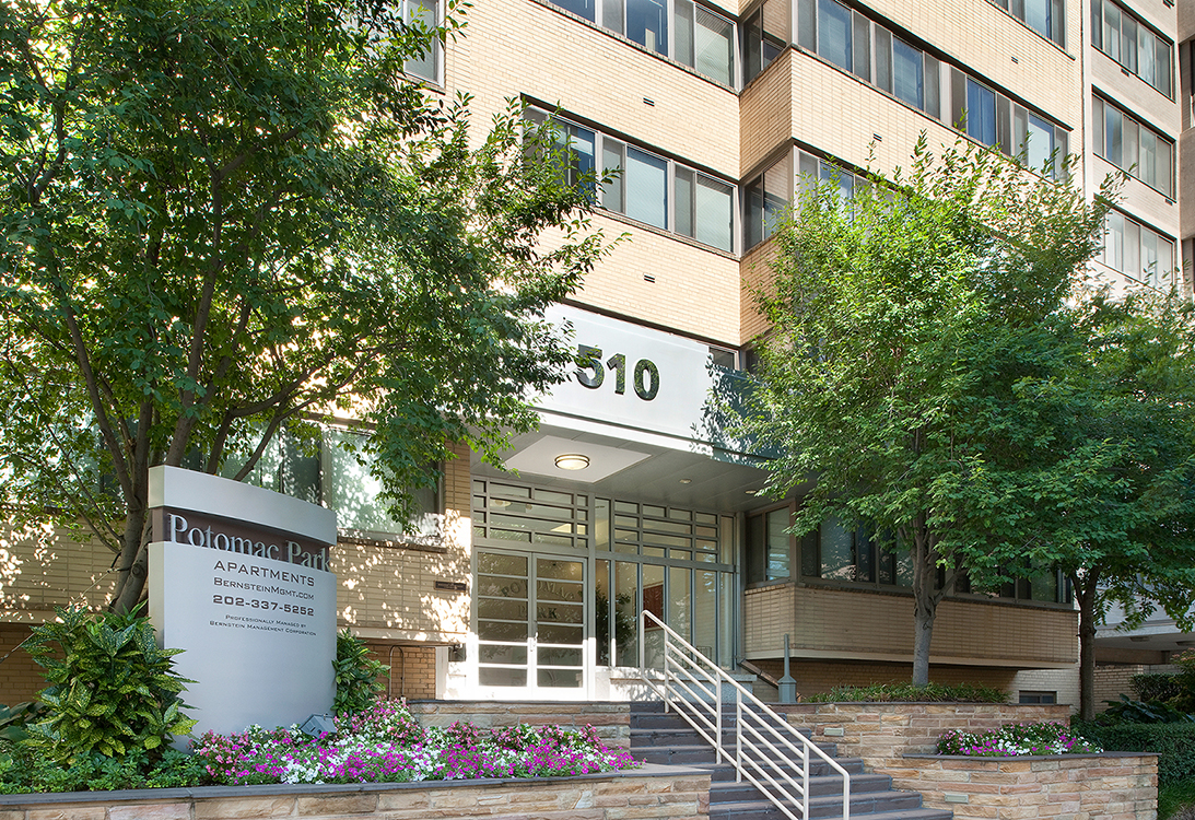 The front of a building with a sign that says "Polman Park Apartments".
