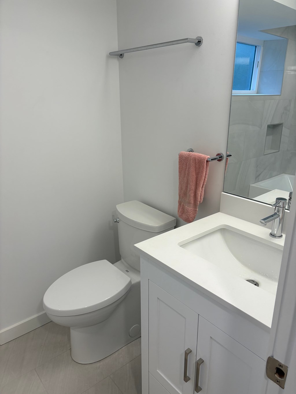 2020 (bsmt) Westview Drive 1 Bed Apartment for Rent - Photo Gallery 10