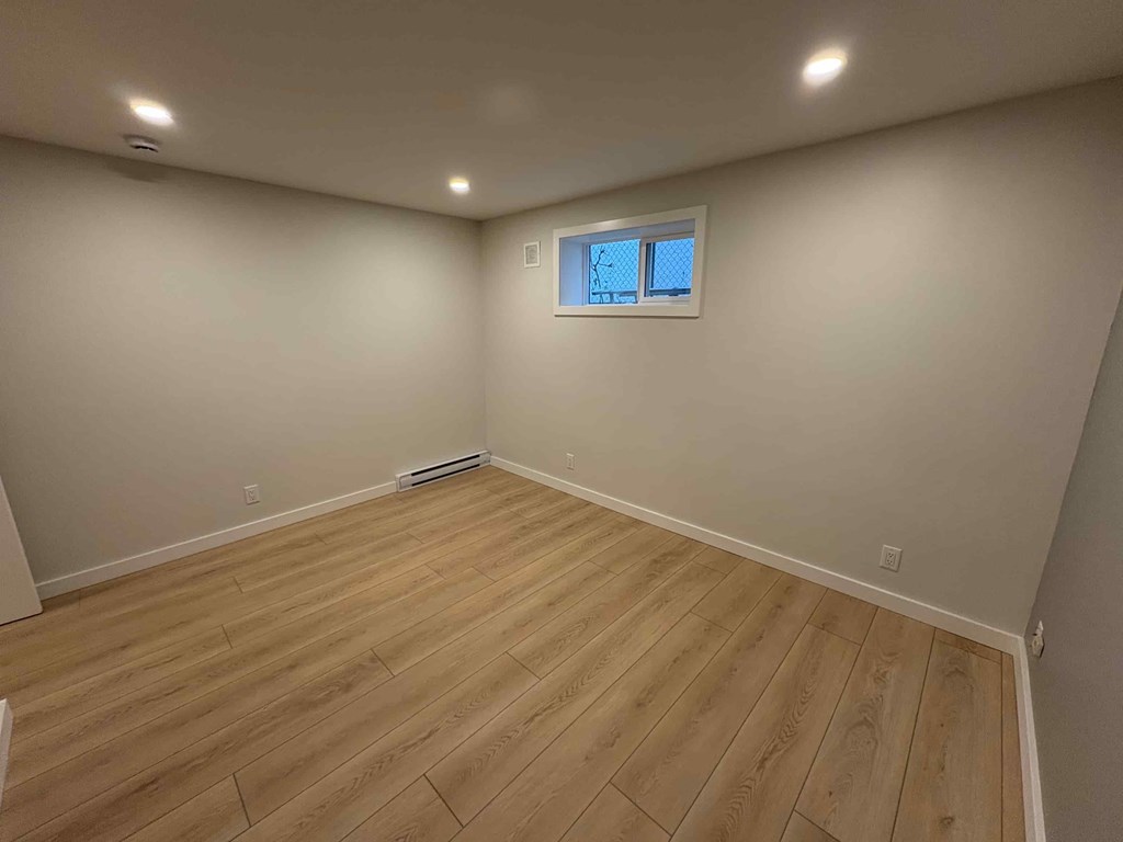 2020 (bsmt) Westview Drive 1 Bed Apartment for Rent - Photo Gallery 4