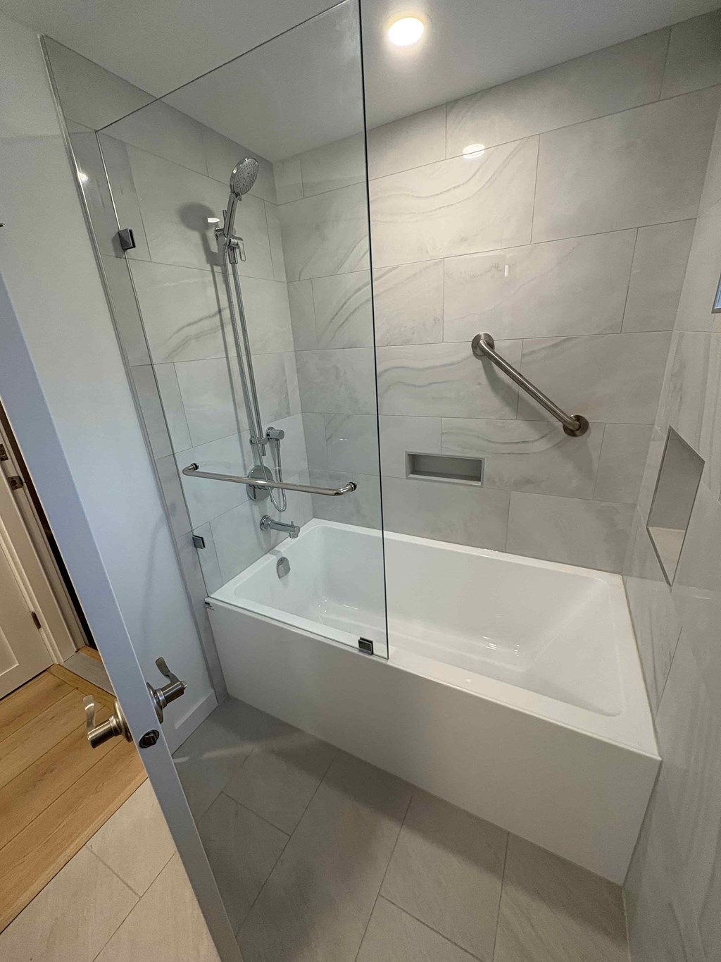 2020 (bsmt) Westview Drive 1 Bed Apartment for Rent - Photo Gallery 7