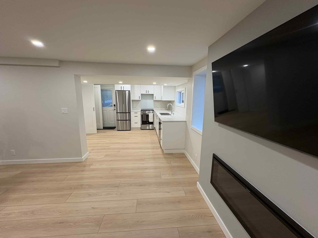 2020 (bsmt) Westview Drive 1 Bed Apartment for Rent - Photo Gallery 3