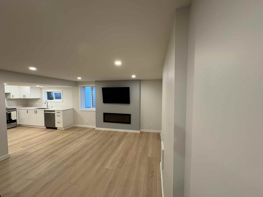 2020 (bsmt) Westview Drive 1 Bed Apartment for Rent - Photo Gallery 2