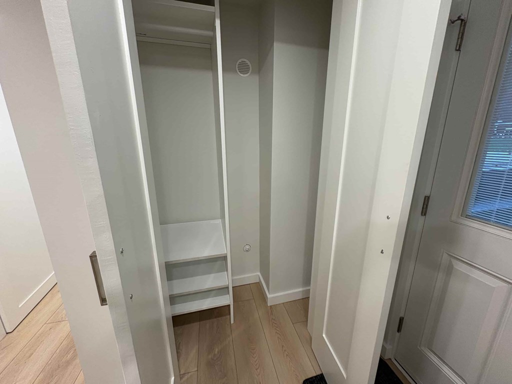 2020 (bsmt) Westview Drive 1 Bed Apartment for Rent - Photo Gallery 5