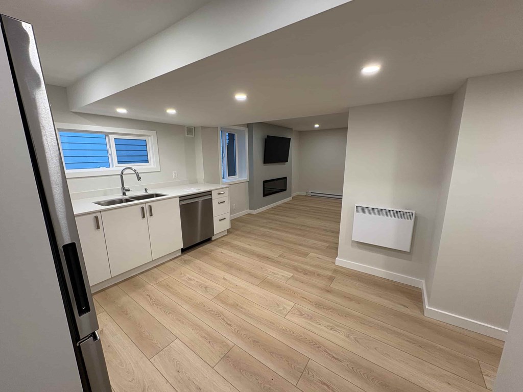 2020 (bsmt) Westview Drive 1 Bed Apartment for Rent - Photo Gallery 6