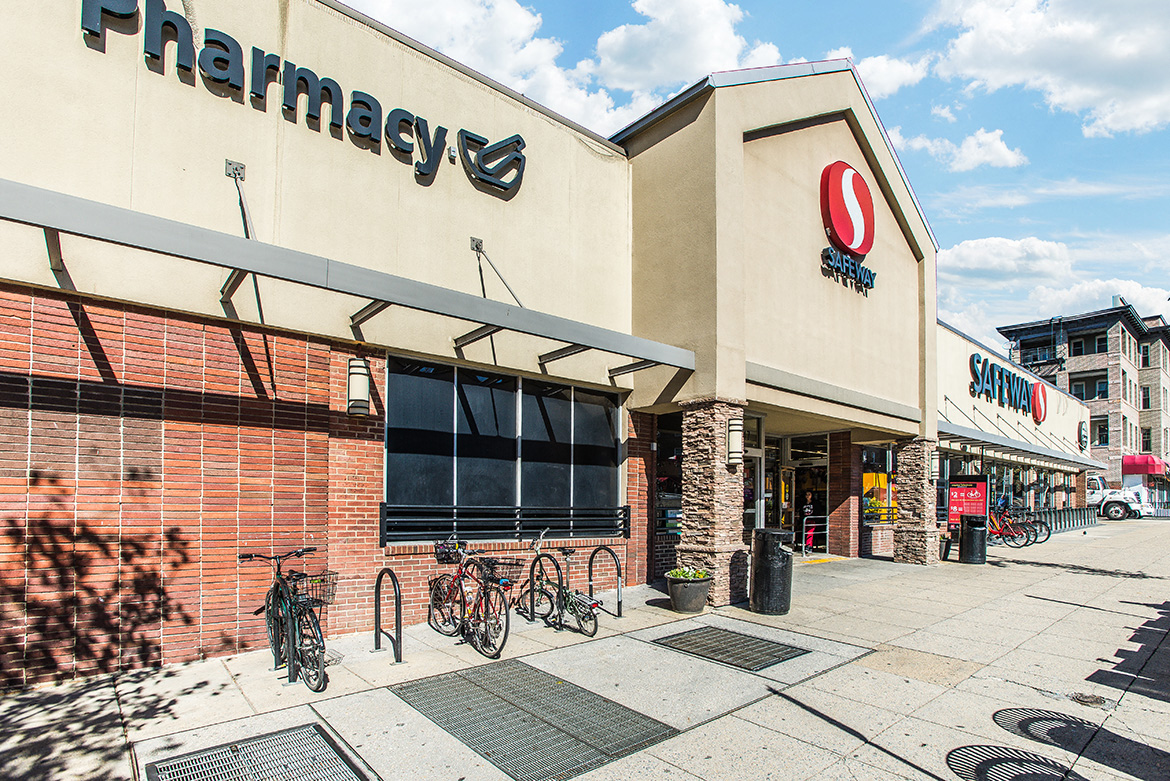 Nearby nightlife, shopping, and dining at Chalfonte, Washington