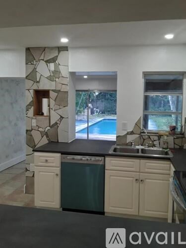 451 Northeast 134th Street 3 Beds Single Family Home for Rent - Photo Gallery 8