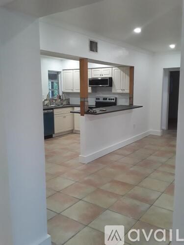 451 Northeast 134th Street 3 Beds Single Family Home for Rent - Photo Gallery 9