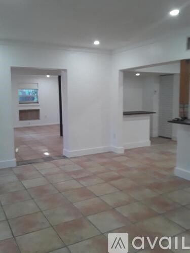 451 Northeast 134th Street 3 Beds Single Family Home for Rent - Photo Gallery 10