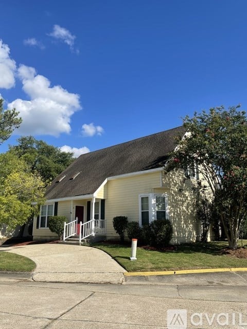 6 Hollycrest Boulevard 3 Beds Apartment for Rent