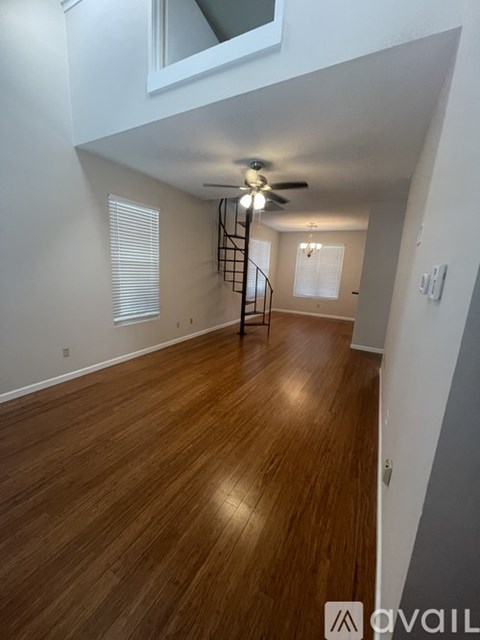 6 Hollycrest Boulevard 3 Beds Single Family Home for Rent - Photo Gallery 2