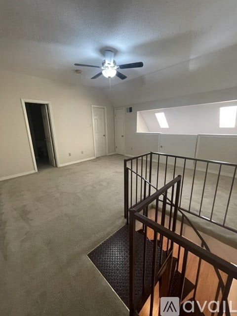 6 Hollycrest Boulevard 3 Beds Single Family Home for Rent - Photo Gallery 8