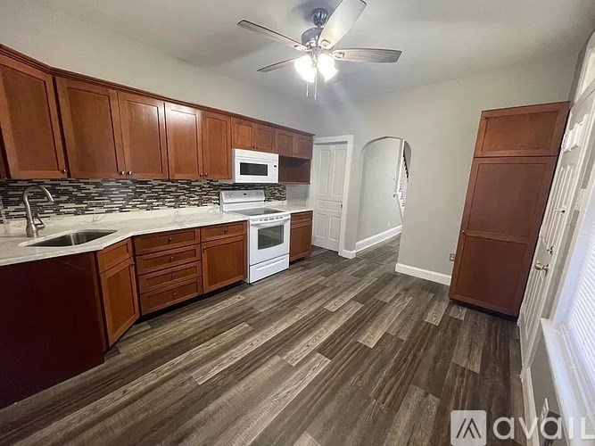 47 West 17th Street 3 Beds Single Family Home for Rent - Photo Gallery 6