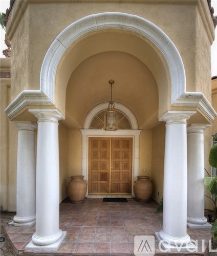 A building with a brown door and white columns.