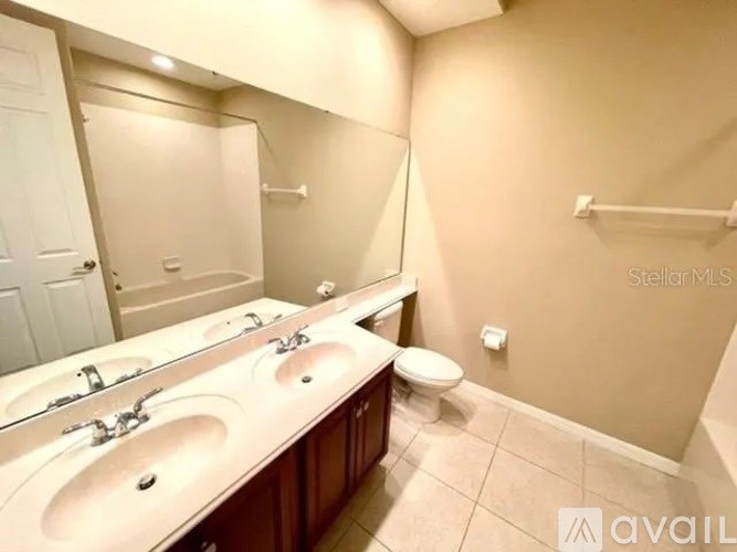 A bathroom with two sinks and a toilet.