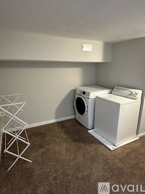 A room with a washing machine and dryer in it.