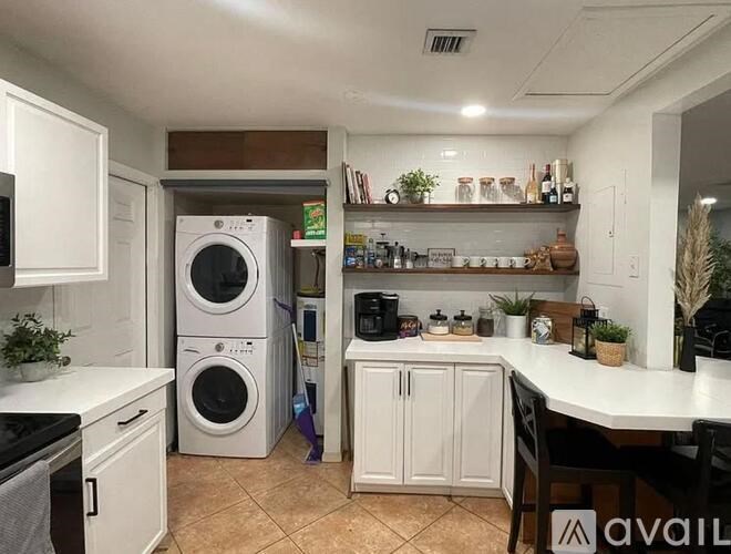 6500 Southwest 4th Street 3 Beds Single Family Home for Rent - Photo Gallery 4