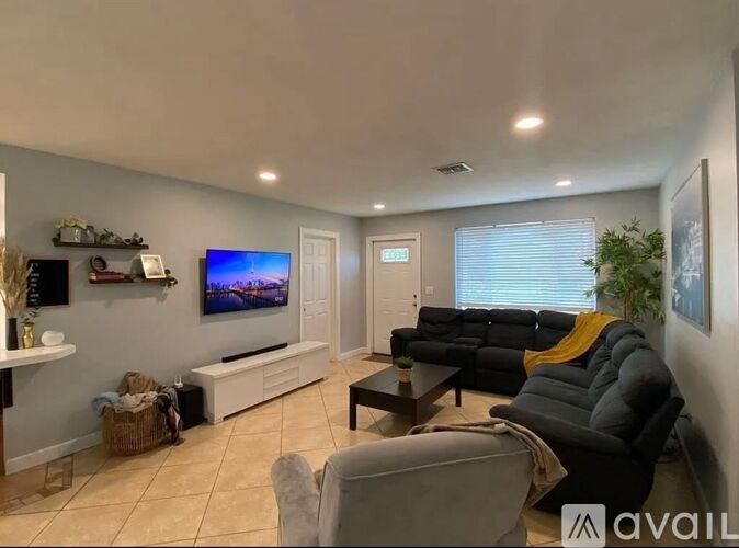 6500 Southwest 4th Street 3 Beds Single Family Home for Rent - Photo Gallery 8