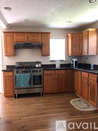 1538 Funston St 2 Beds Single Family Home for Rent - Photo Gallery 5