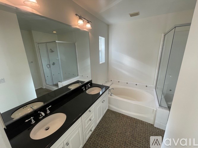 A bathroom with two sinks and a bathtub.