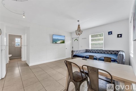 1639 Hayes St 1 Bed Apartment for Rent - Photo Gallery 3