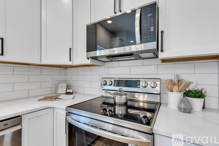 9724 Brooks Drive 6 Beds Single Family Home for Rent - Photo Gallery 17