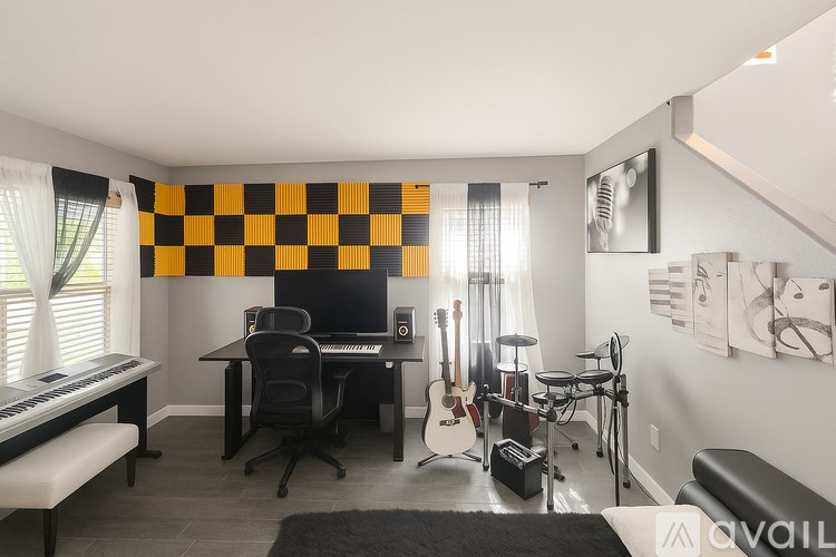 A room with a checkered wallpaper and a piano.
