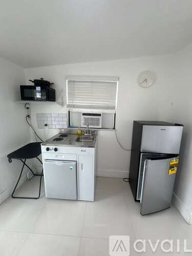 6242 Southwest 24th Street 1 Bed Single Family Home for Rent - Photo Gallery 2