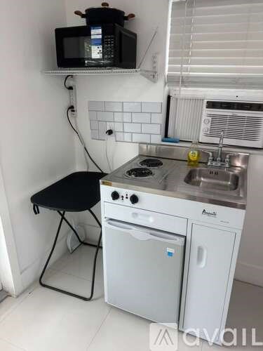 6242 Southwest 24th Street 1 Bed Single Family Home for Rent - Photo Gallery 3