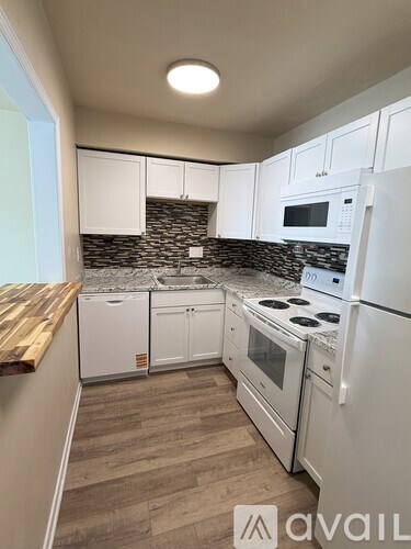 214 East 13th Street 2 Beds Apartment for Rent - Photo Gallery 2