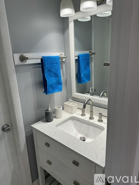 210 75th Avenue North 1 Bed Condo for Rent - Photo Gallery 12