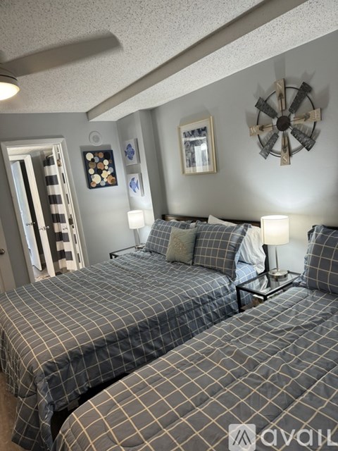 210 75th Avenue North 1 Bed Condo for Rent - Photo Gallery 7