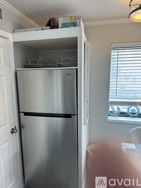 210 75th Avenue North 1 Bed Condo for Rent - Photo Gallery 9