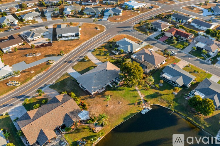 A bird's eye view of a residential area with houses and a roundabout.