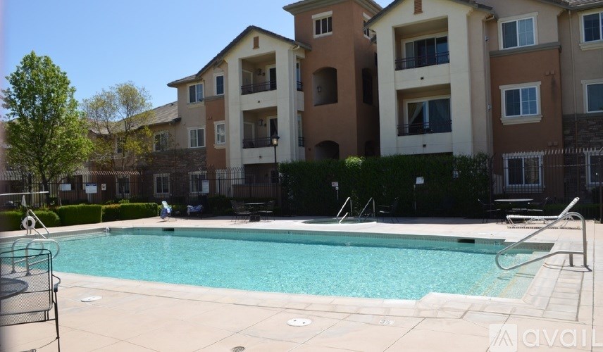 1360 Shady Lane 2 Beds Condo for Rent - Photo Gallery 1