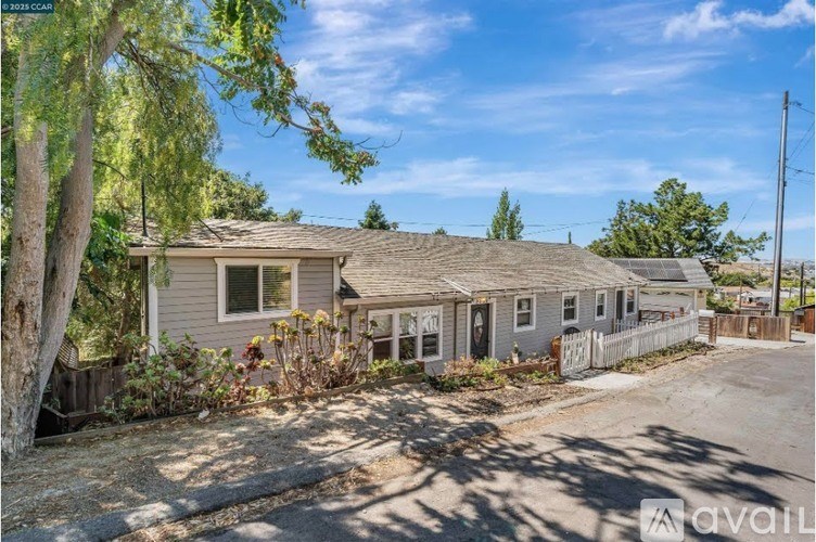 2230 Pomona Avenue 4 Beds Single Family Home for Rent - Photo Gallery 5