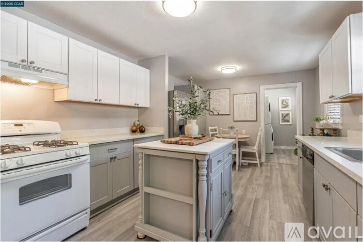 2230 Pomona Avenue 4 Beds Single Family Home for Rent - Photo Gallery 10