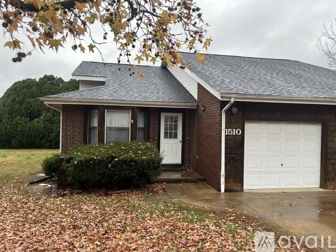 A house with the number 1510 on the front door.