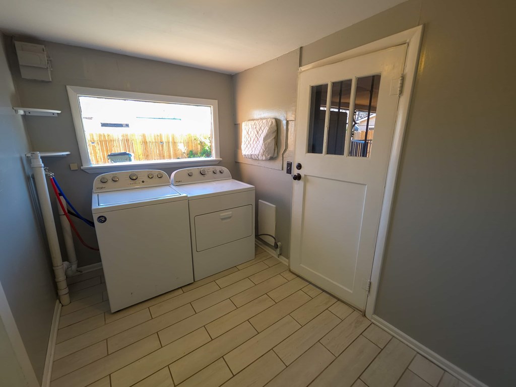 321 W 7th St 2 Beds House for Rent - Photo Gallery 3