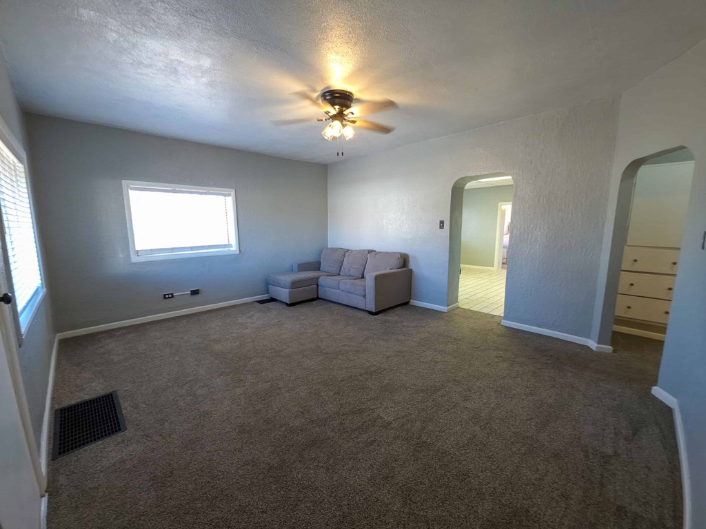 321 W 7th St 2 Beds House for Rent - Photo Gallery 13